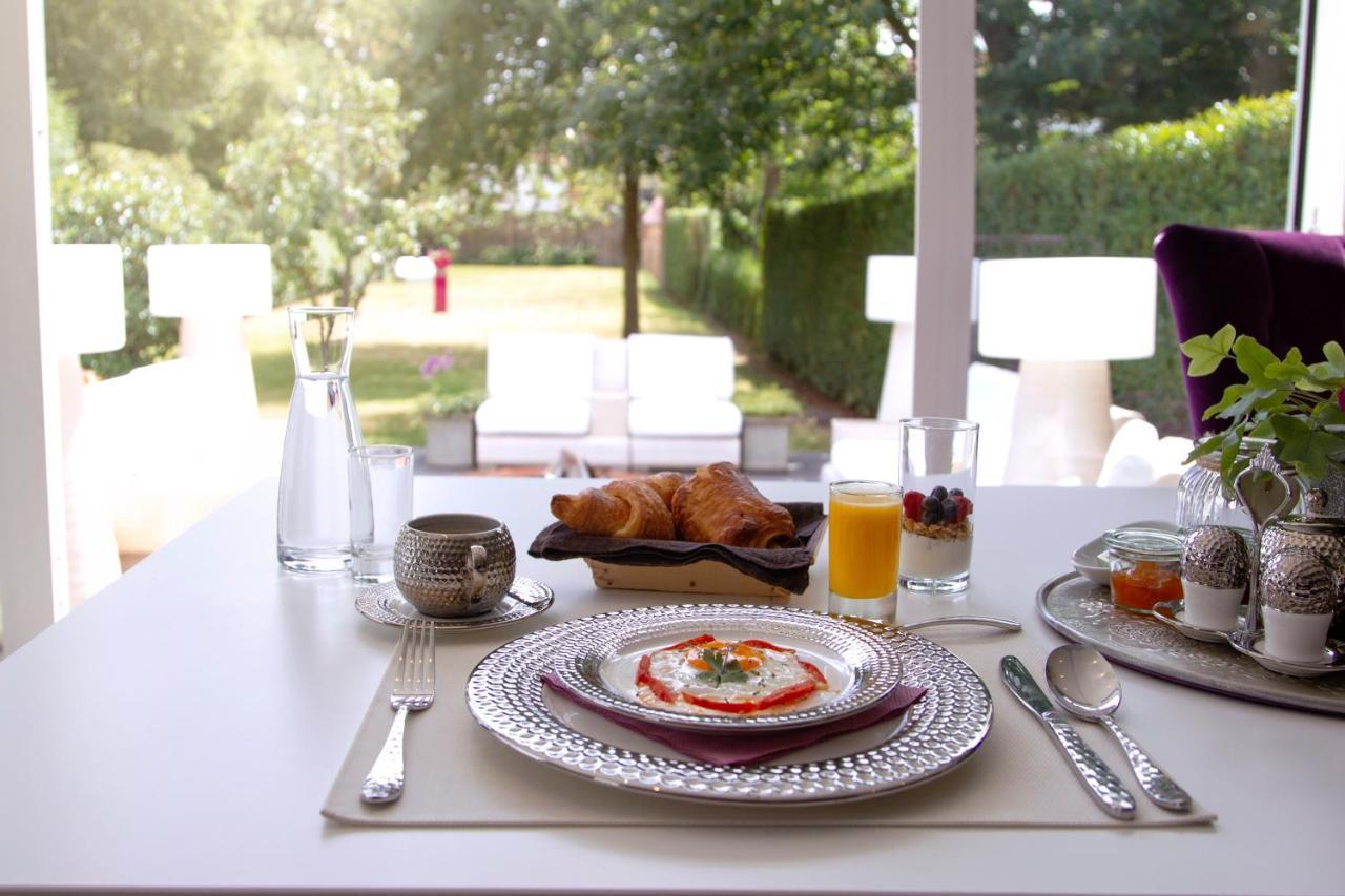 B&B Saint-Georges -Located In The City Centre Of Bruges- Bagian luar foto A place setting