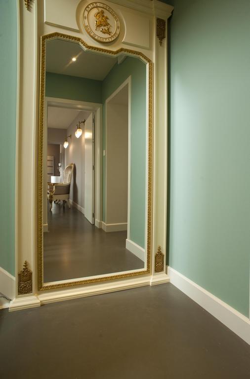 B&B Saint-Georges -Located In The City Centre Of Bruges- Bagian luar foto A mirror